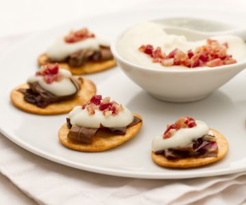 Spianatine met asiagocrème, radicchio en spek