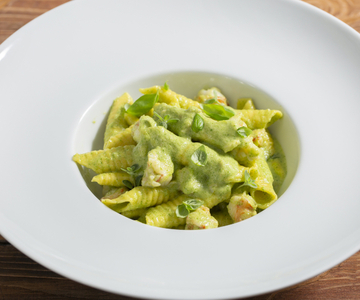 Garganelli met courgettepesto en garnalen