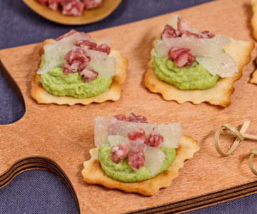 Klassieke bladerdeeg met tuinbonenpuree