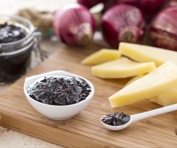 Tropea uiencompote met balsamico
