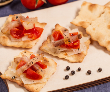 Klassieke Amatriciana bladerdeeghapjes