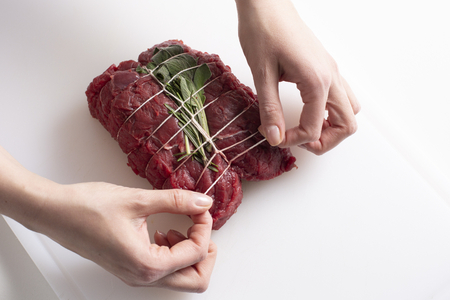 Hoe bind je een gebraad