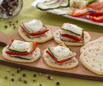 Platbroodjes met groentetoren en fondue