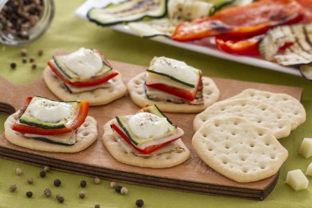 Platbroodjes met groentetoren en fondue