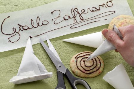 Hoe een papieren puntzak maken van bakpapier