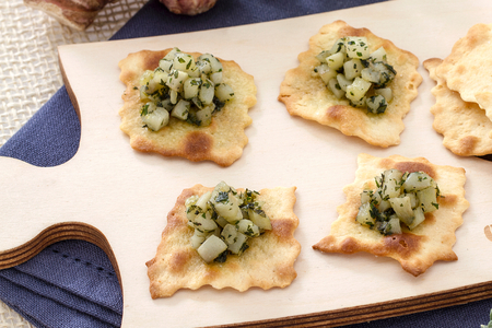 Bladerdeeg met geroerbakte aardpeer