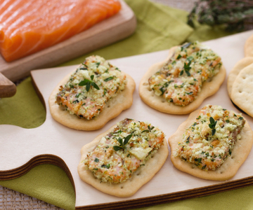 Knapperige zalm op knapperige broden
