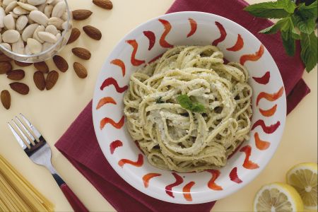 Linguine met amandelpesto