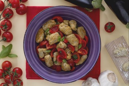 Aubergine Gnocchi met Cherrytomaatjes en Basilicum