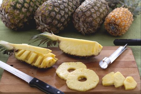 Hoe een ananas schoonmaken en snijden