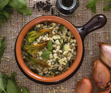 Orzotto met courgettes en courgettebloemen