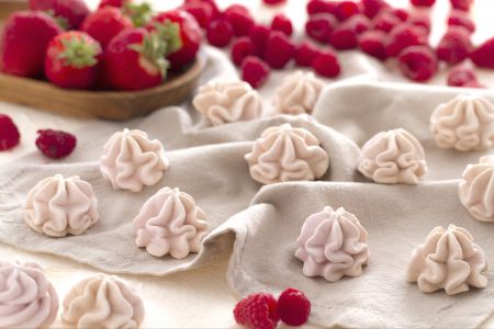 Meringues met rood fruit