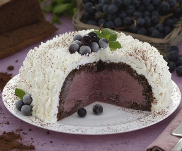 Zuccotto met aardbeien-druiven