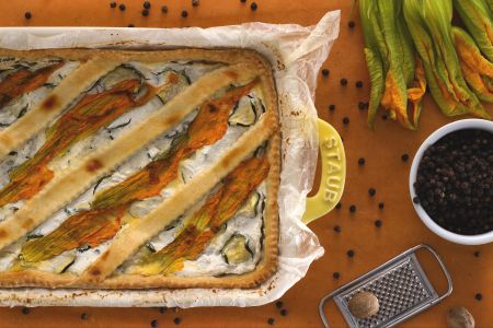Hartige taart met ricotta en courgettebloemen