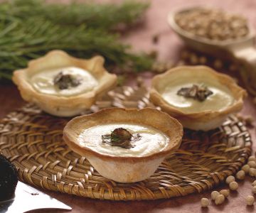 Broodkommen met romige kikkererwtensoep