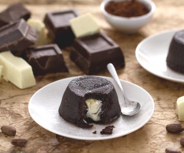Chocoladetaartje met witte fondantvulling