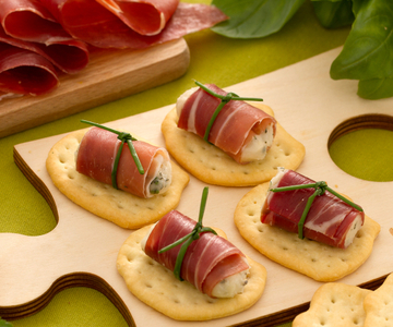 Platbroodjes met San Daniele Rolletjes