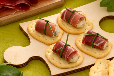 Platbroodjes met San Daniele Rolletjes