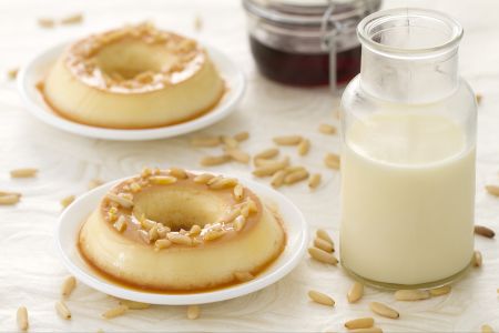 Crème caramel met pijnboompitten