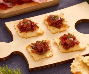 Klassieke bladerdeeg met bresaola en vinaigrette