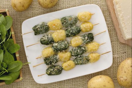 Geroosterde gnocchi spiesjes