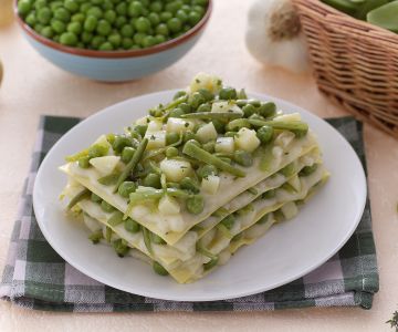 Lasagne met sperziebonen, aardappelen en erwten