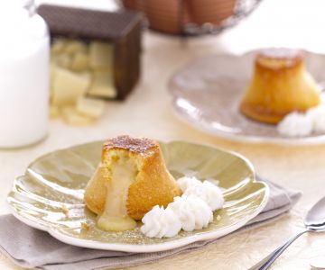 Witte chocoladetaart met marasquinoroom