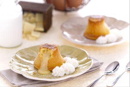 Witte chocoladetaart met marasquinoroom