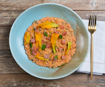 Risotto met garnalen, courgettes en courgettebloemen