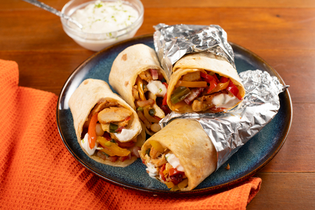 Kipfajita's met gerookte spekblokjes