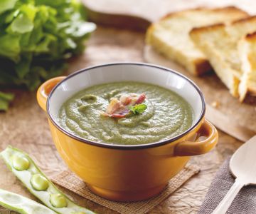 Bonenschotel met andijvie en croutons