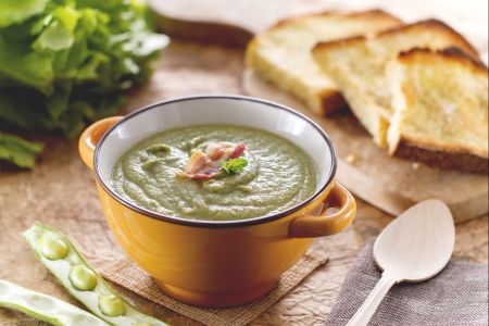 Bonenschotel met andijvie en croutons