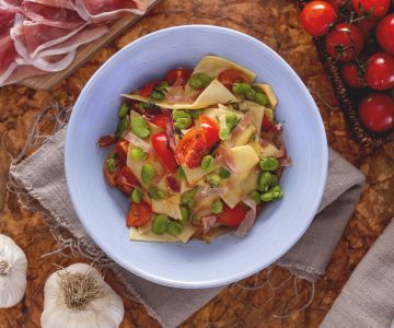 Maltagliati met tuinbonen en rauwe ham