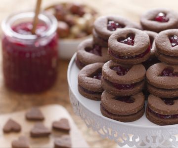 Cacao en hazelnoot koekjes met jam