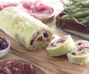 Erwtenrol met rauwe ham en zongedroogde tomaten