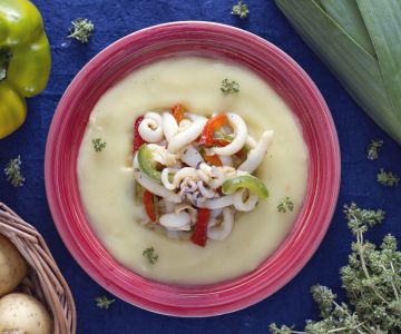 Aardappelcrème met kleine inktvisjes