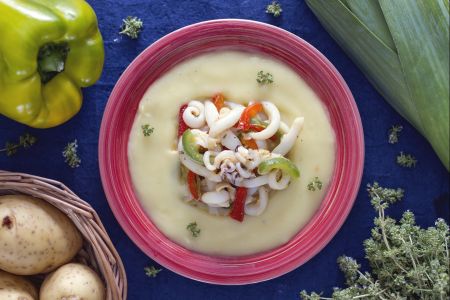 Aardappelcrème met kleine inktvisjes