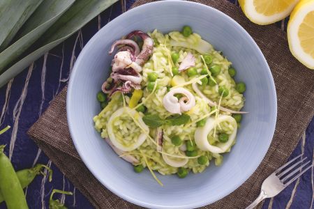 Risotto met munt, erwten en inktvis