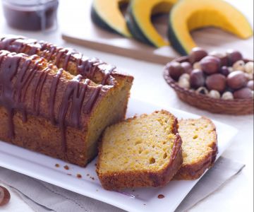 Pompoencake met yoghurt en gezouten karamel