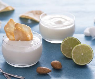 Citroenmousse met amandelkoekje