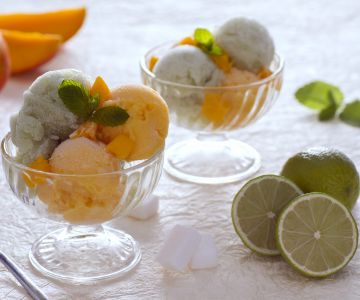 Mangosorbet met limoen en munt met gember