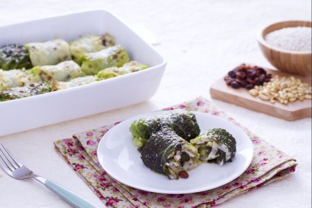 Gevulde savoyekoolrolletjes met rijst en andijvie