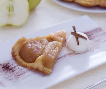 Gecondenseerde Melk Tarte Tatin met Fior di Latte IJs en Kaneel