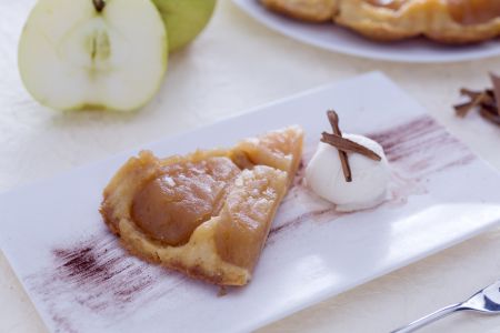 Gecondenseerde Melk Tarte Tatin met Fior di Latte IJs en Kaneel