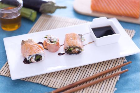 Zalmrolletjes gevuld met groenten en kaas