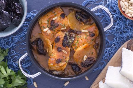 Kabeljauw met pruimen, rozijnen en pijnboompitten