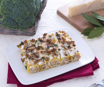 Cannelloni met broccoliricottacrème en kruidige ragù