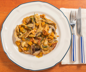 Scaloppine met Vin Santo met pompoen en gemengde paddenstoelen