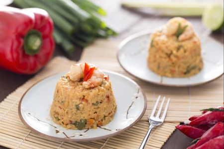 Gebakken rijst met garnalen en cashewnoten