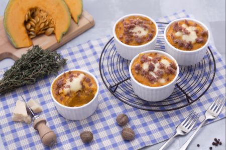 Aardappel, pompoen en worst gratin